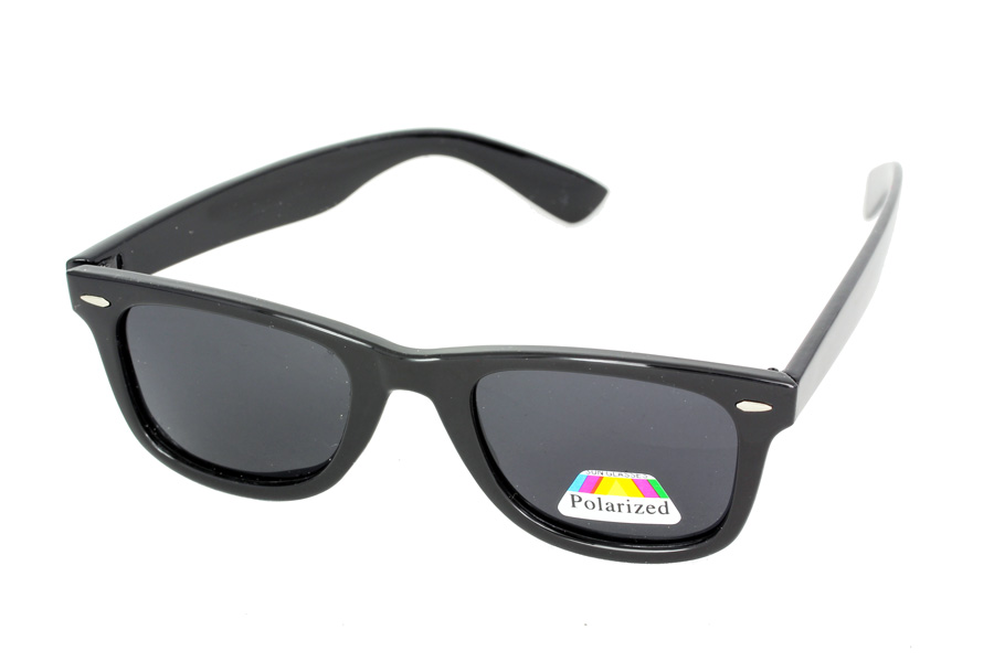 Sort enkelt wayfarer solbrille med polaroid glas