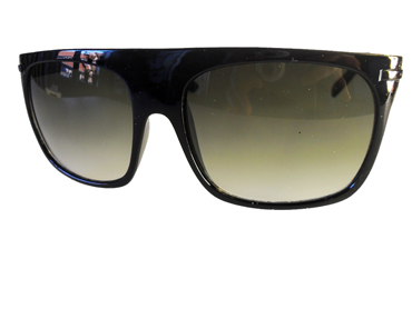 Sort klassisk solbrille i enkelt og lækkert design