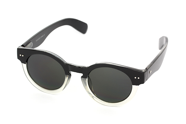 Skøn solbrille i sort og gennemsigtig design. Kraftig stel