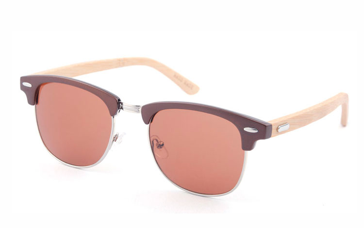 Brun solbrille i clubmaster design med bambus arme