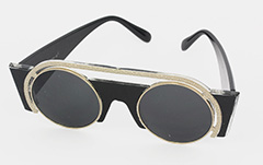 Speciel solbrille i sort med guld metal