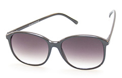 Oversize dame solbrille i sort enkelt design.