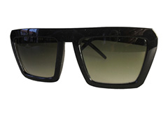 Sort solbrille i enkelt og kantet design - Design nr. 840
