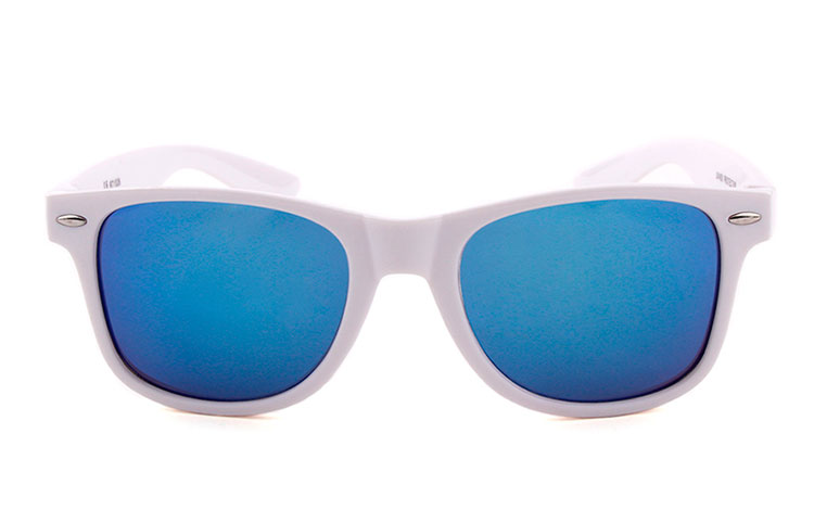 Wayfarer solbrille i hvid med blå spejlglas - accessories.dk - billede 2