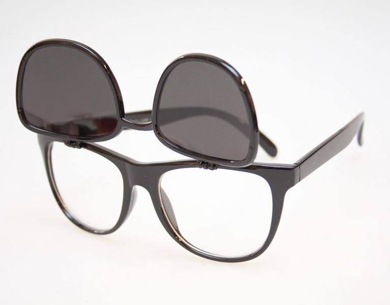 Sort brille / solbrille med klap-op funktion i wayfarer look med spejl glas - accessories.dk - billede 3