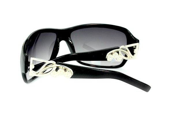Sort solbrille i flot og enkelt oversize design med elegant sølv detalje på stangen. - accessories.dk - billede 2