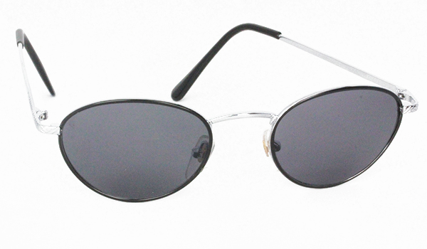 Ovalrund modesolbrille i sølv og sort