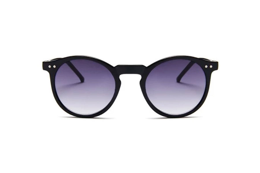 Blank sort solbrille i rundt design med blå-sorte glas. - accessories.dk - billede 2