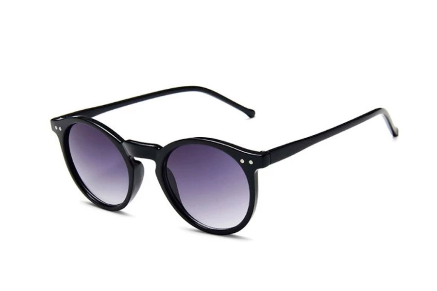 Blank sort solbrille i rundt design med blå-sorte glas.