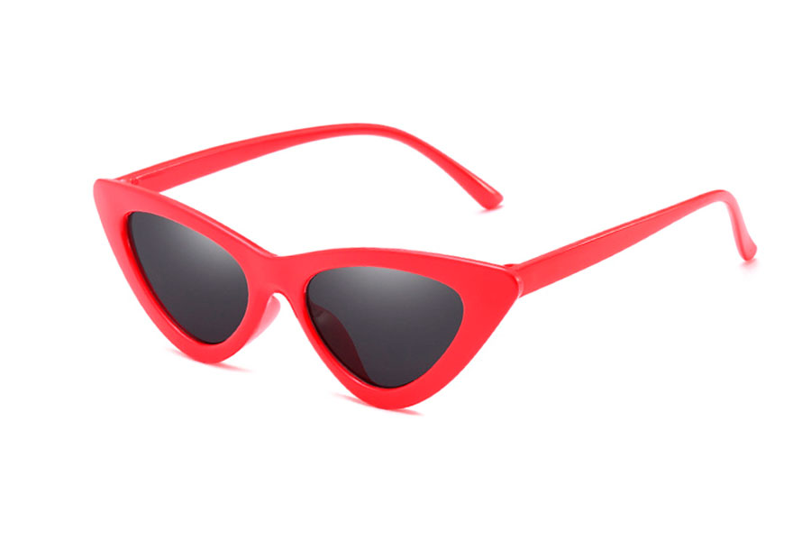 Rød solbrille i det ikoniske kantede Cat-Eye design