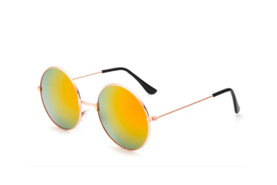 Rund solbrille i guldfarvet metal stel med spejlglas i orange-gule nuancer.