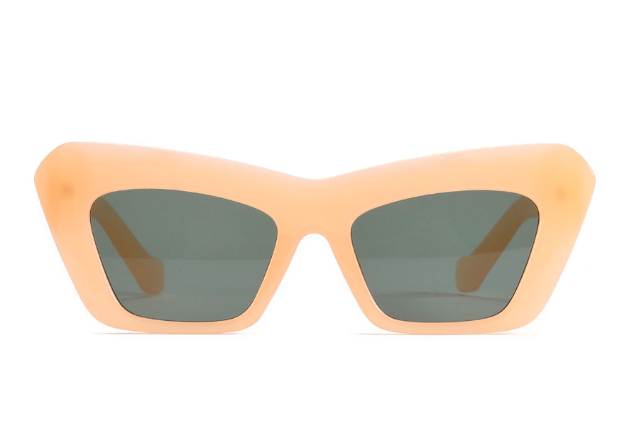 Smuk cateye solbrille i kraftig stel. Lys abrikos
