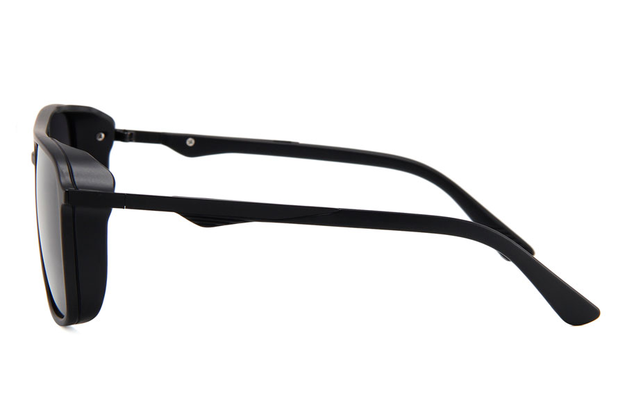 Mat sort solbrille med mindre stykke sidebeskyttelse. - accessories.dk - billede 4