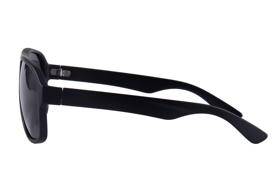 Mat sort solbrille i enkelt stilrent design. - accessories.dk - billede 3