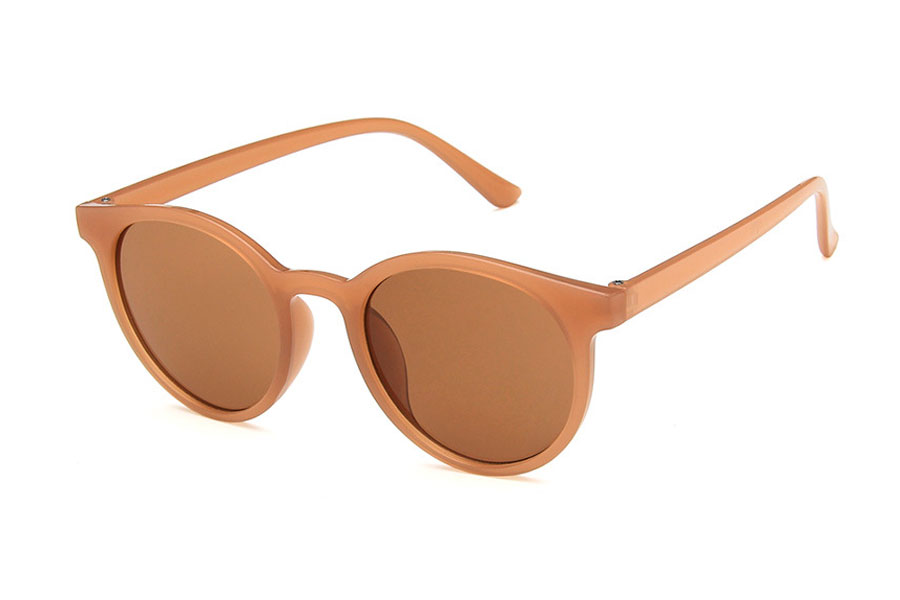 Rund solbrille i smokey lysebrun med en varm laks/rosa undertone