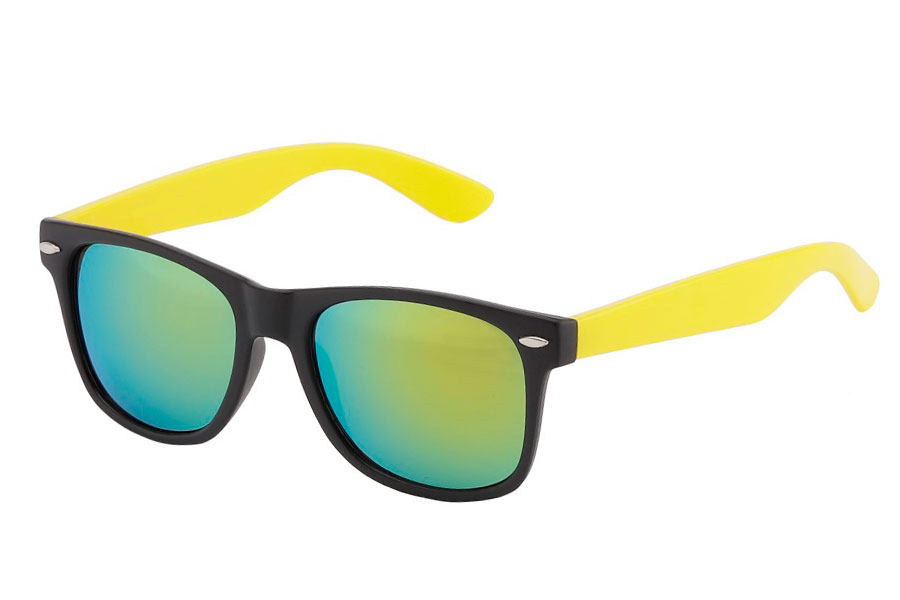 Wayfarer solbrille i sort med gule stænger og guligt multiglas