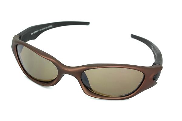 Sports solbrille i bronze farve med mærket 