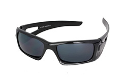 Herre solbrille i sort med hul detalje på stang - Design nr. 1138