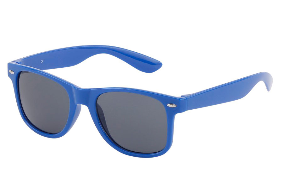 Blå solbrille i enkelt moderigtigt design. - Design nr. 3823