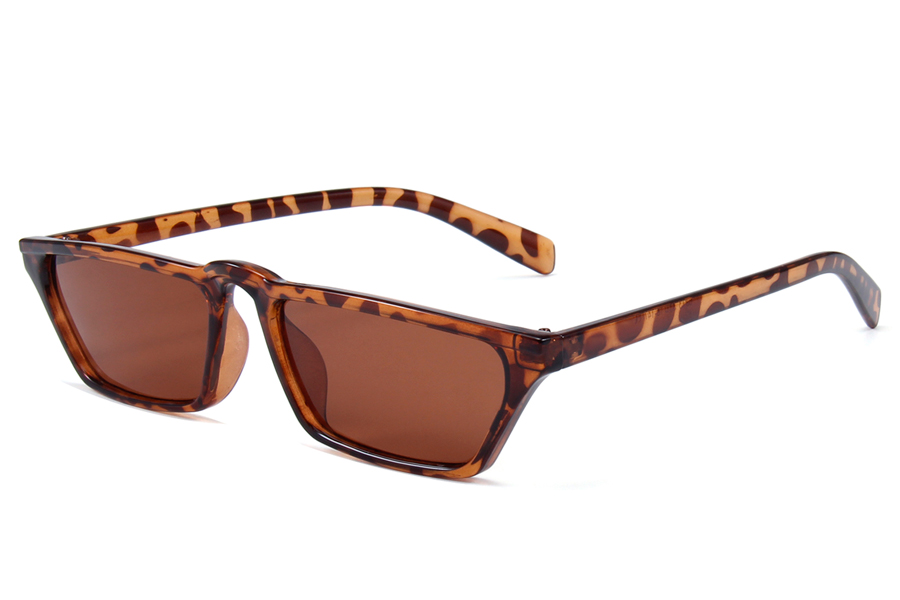 Smal og spids cateye solbrille i lyst tortoise stel med lysbrune glas - Design nr. s3910