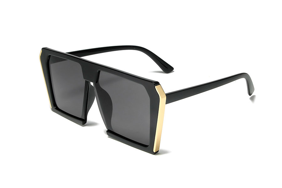 Stor sort solbrille i kantet design med fede guld detaljer - Design nr. s4078