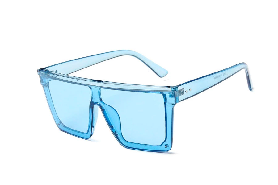 Lyseblå transparent solbrille i kantet design med lyseblå glasLyseblå transparent solbrille i kantet design med lyseblå glas - Design nr. s4108