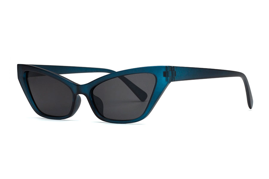 Smal kantet cateye solbrille i blåt mat halvtransparent design - Design nr. 4278