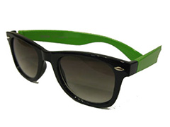 Wayfarer model i sort med grønne stænger - Design nr. 566