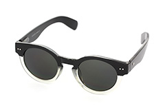 Skøn solbrille i sort og gennemsigtig design. Kraftig stel