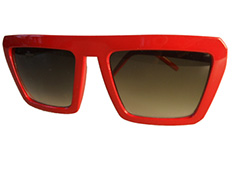 Rød solbrille i kantet design. - Design nr. 839